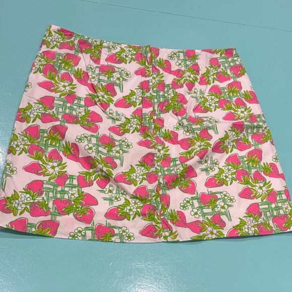🍓 Lilly Pulitzer Pink and Green Strawberry Crème Fraiche Skirt 🍓 - Picture 3 of 3
